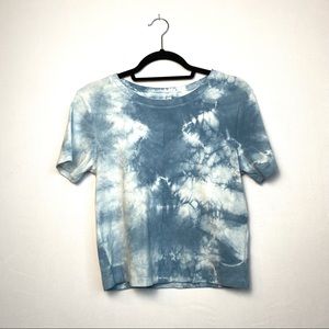 Fabletics crop tee - light blue tie dye
